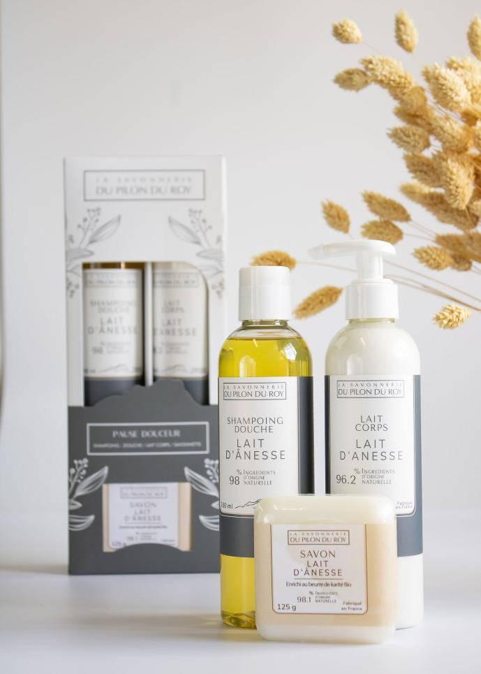Coffret de soins au lait d'ânesse - La Savonnerie du Pilon du Roy - La Ciotat - Made in Provence Coffret de soins au lait d'ânesse - La Savonnerie du Pilon du Roy - La Ciotat - Made in Provence
